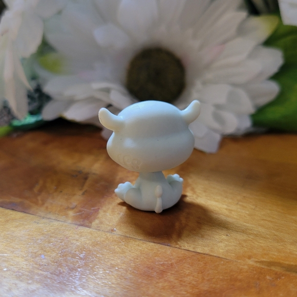 Littlest Pet Shop LPS #1-148 Hippo Blue Mini Carlie Hippocampo Brown Eyes - Picture 3 of 9